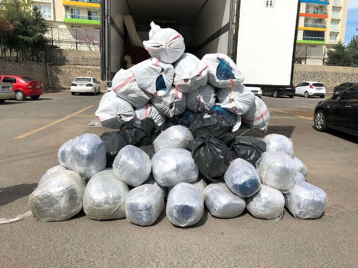 Diyarbakır\'da 700 Kilogram Esrar Ele Geçirildi