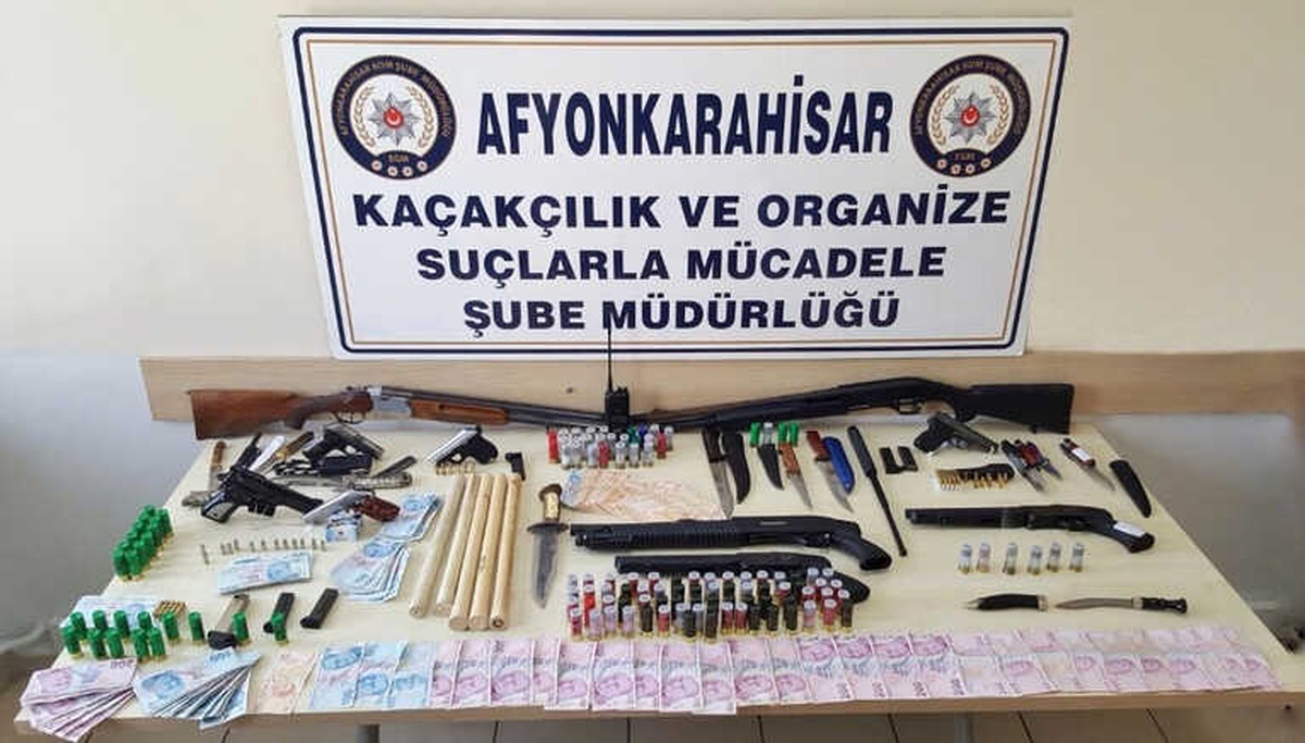 Dolmuş Duraklarından Usulsüz Para Topladığı İddia Edilen 5 Kişi Tutuklandı
