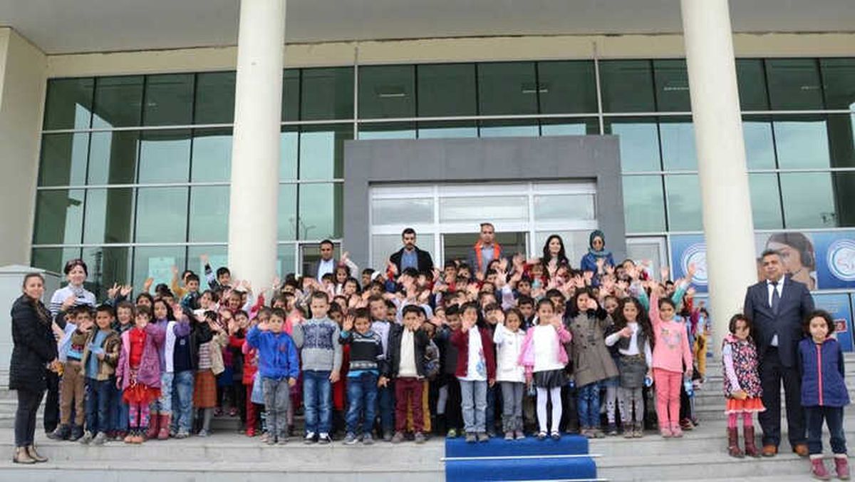 Erciş Belediyesi Öğrencileri Sinema ile Tanıştırmaya Devam Ediyor