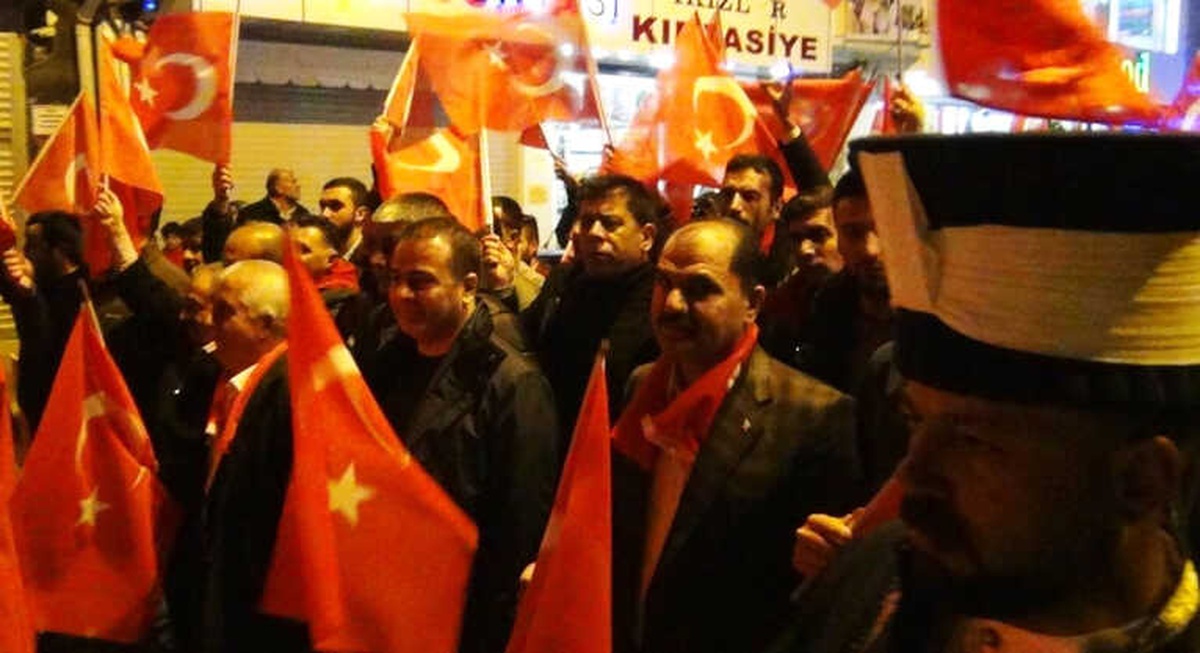 Erciş\'te Bayrak Yürüyüşüne Büyük İlgi