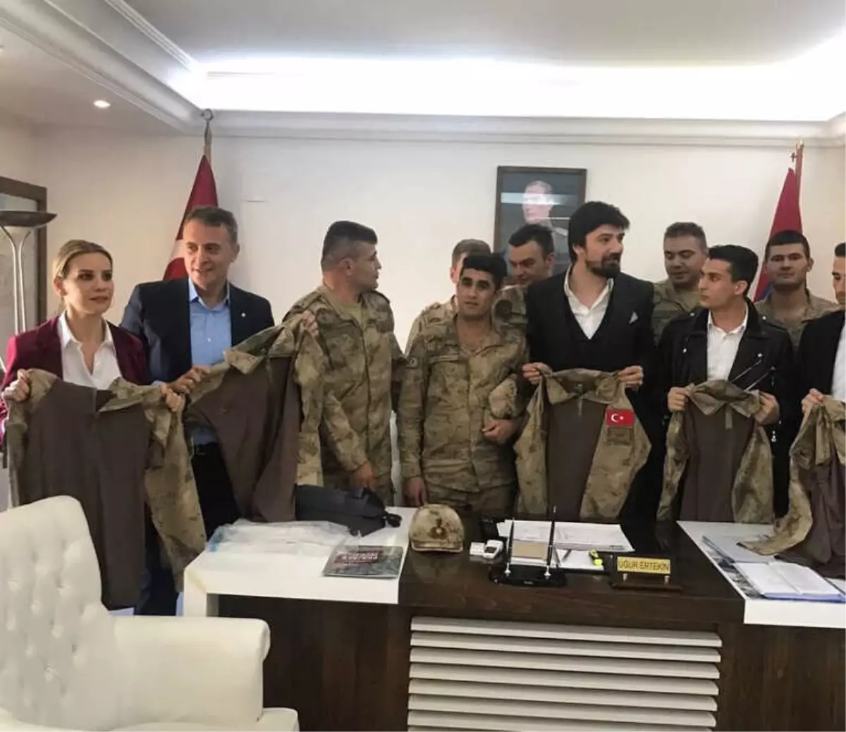 Fikret Orman\'a Komando Üniforması Hediye Edildi