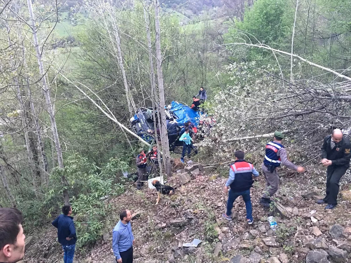 Güncelleme 2 - Karabük\'te Cezaevi Nakil Aracı Devrildi: 2 Şehit