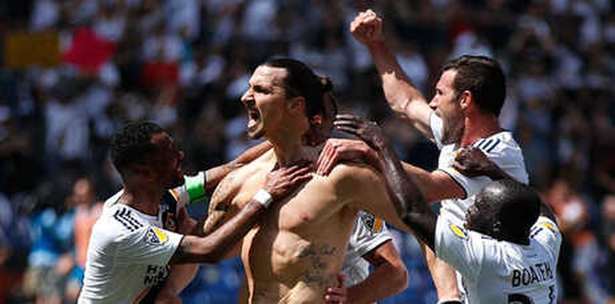 Ibrahimovic İlk Maçında 2 Gol Attı!