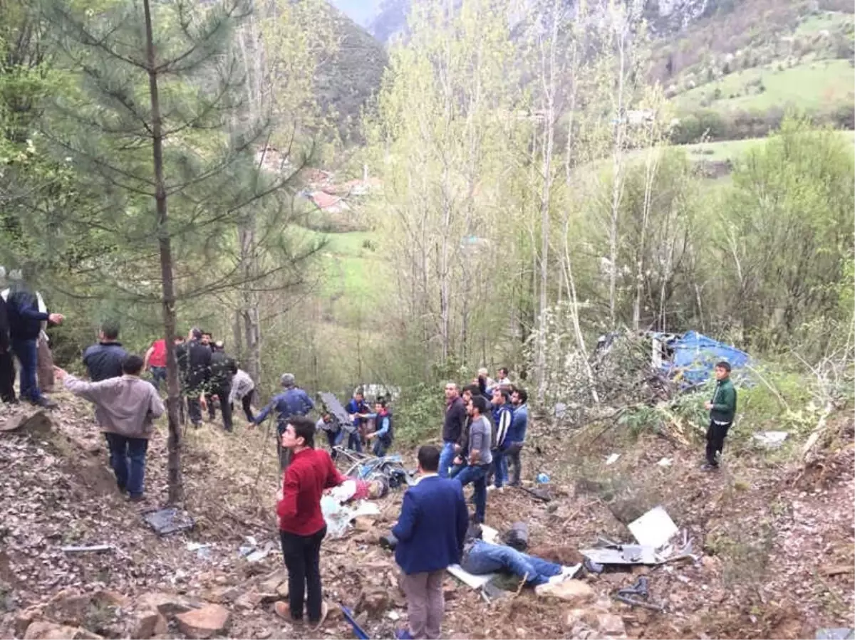 Karabük\'te Cezaevi Nakil Aracı Uçuruma Yuvarlandı: 2 Şehit, 1 Ölü, 14 Yaralı