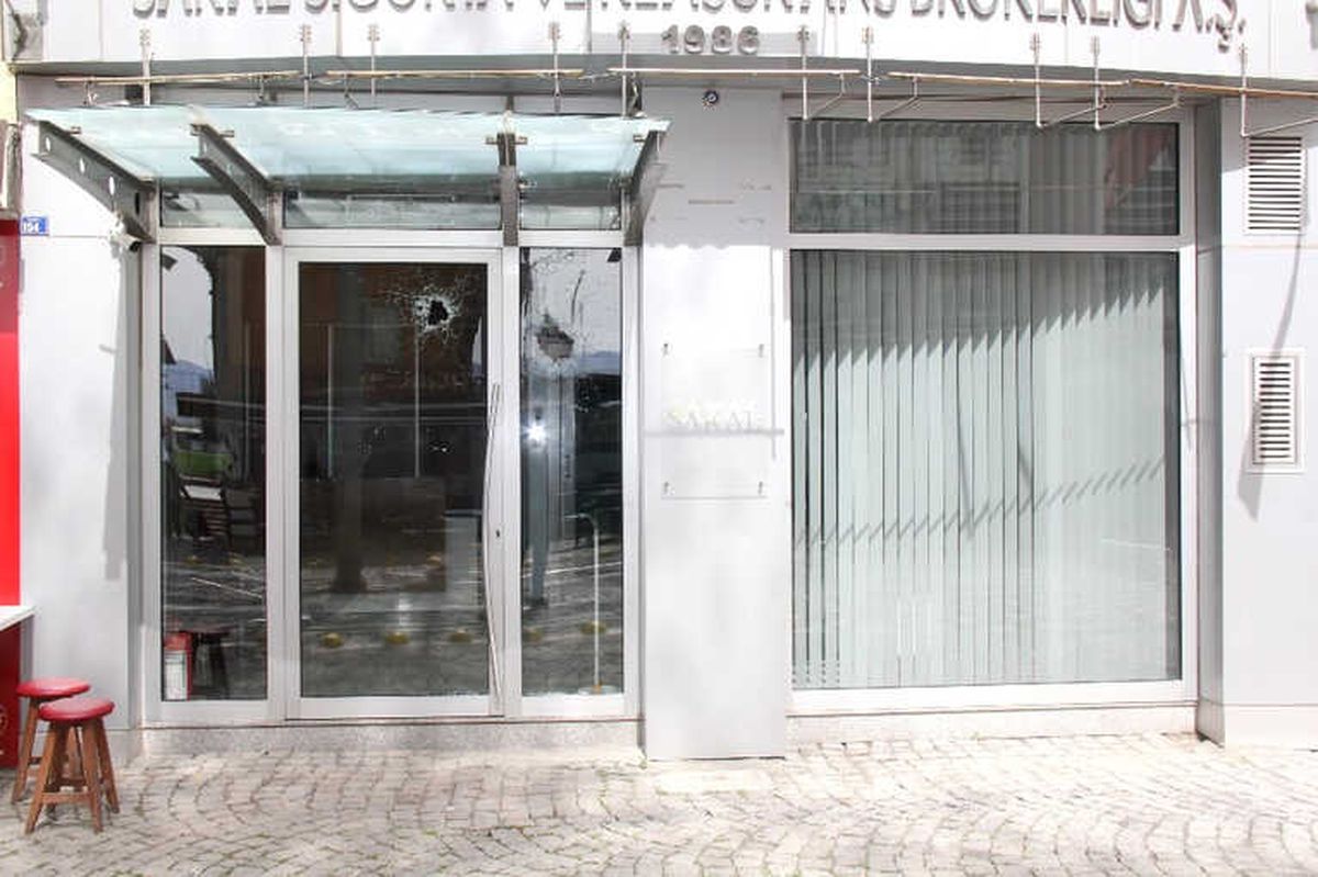 Kocaeli\'de 2 İş Yeri Kurşunlandı