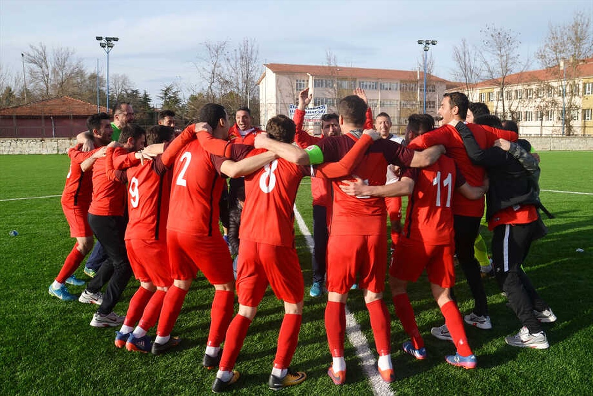 Kütahya Çamlıcaspor Bal\'a Yükseldi