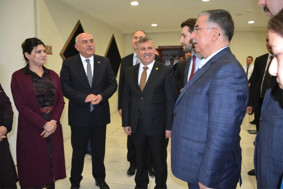 Milli Eğitim Bakanı Yılmaz Sinop\'tan Ayrıldı