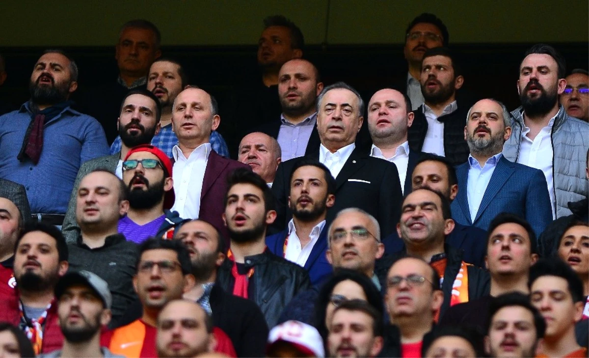 Mustafa Cengiz ile Muharrem Usta, Maçı Yan Yana İzledi
