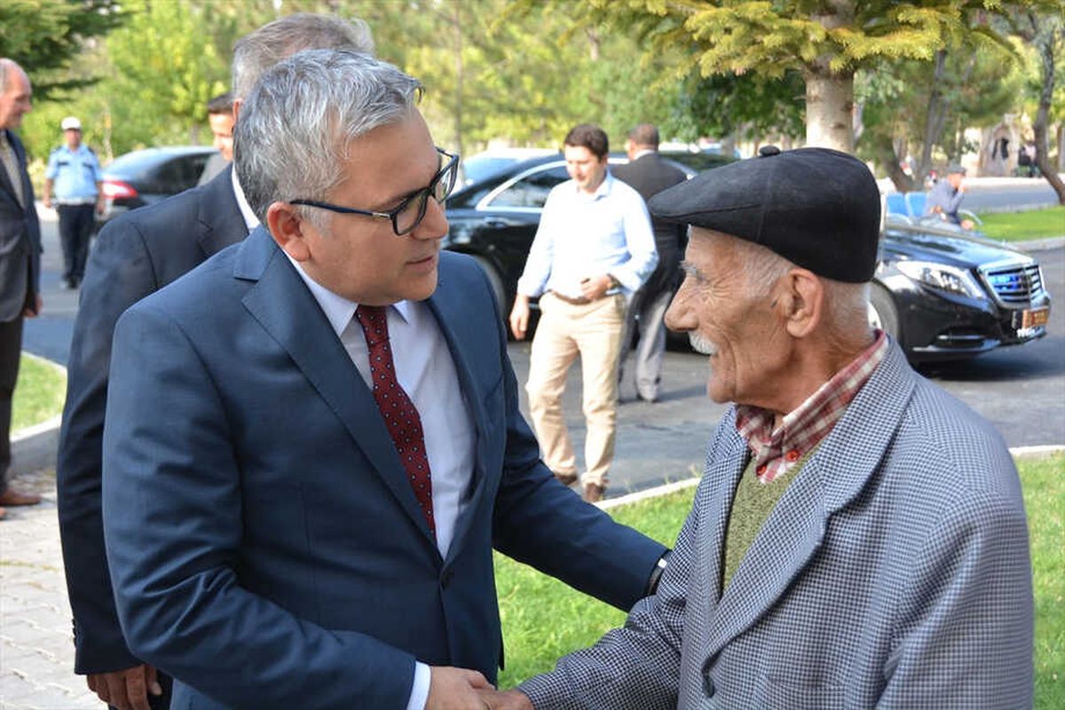 Niğde\'de Halk Sorunlarını Doğrudan Vali\'ye İletiyor