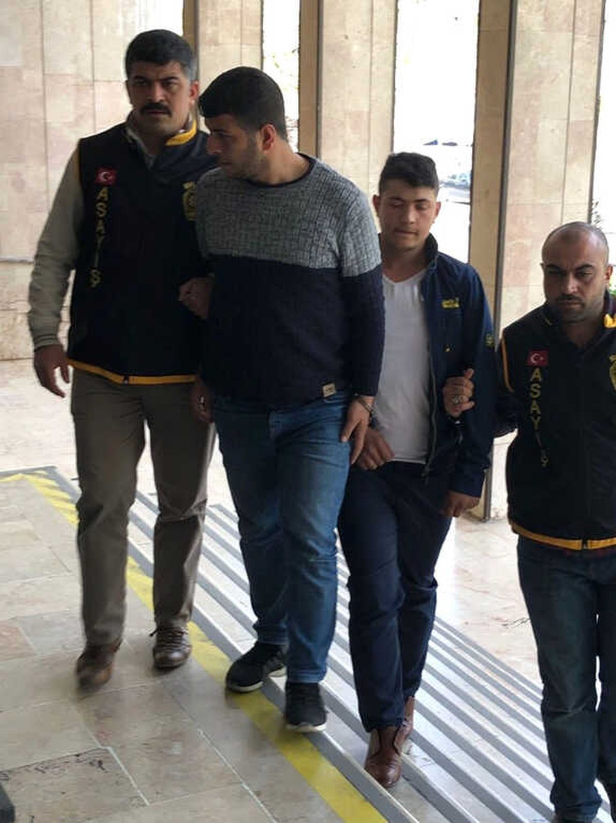 Otolardan Teyp Çaldığı İddia Edilen Şüpheliler Yakalandı