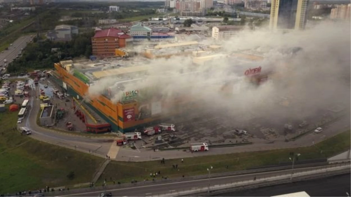 Rusya\'da, 64 Kişinin Öldüğü AVM Yangını Sonrası Vali İstifa Etti