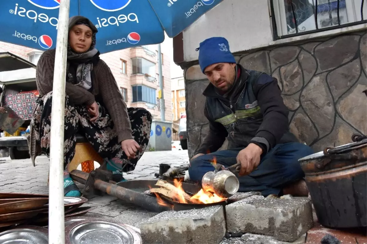 Şehir Şehir Dolaşarak Ekmeklerini Kazanıyorlar