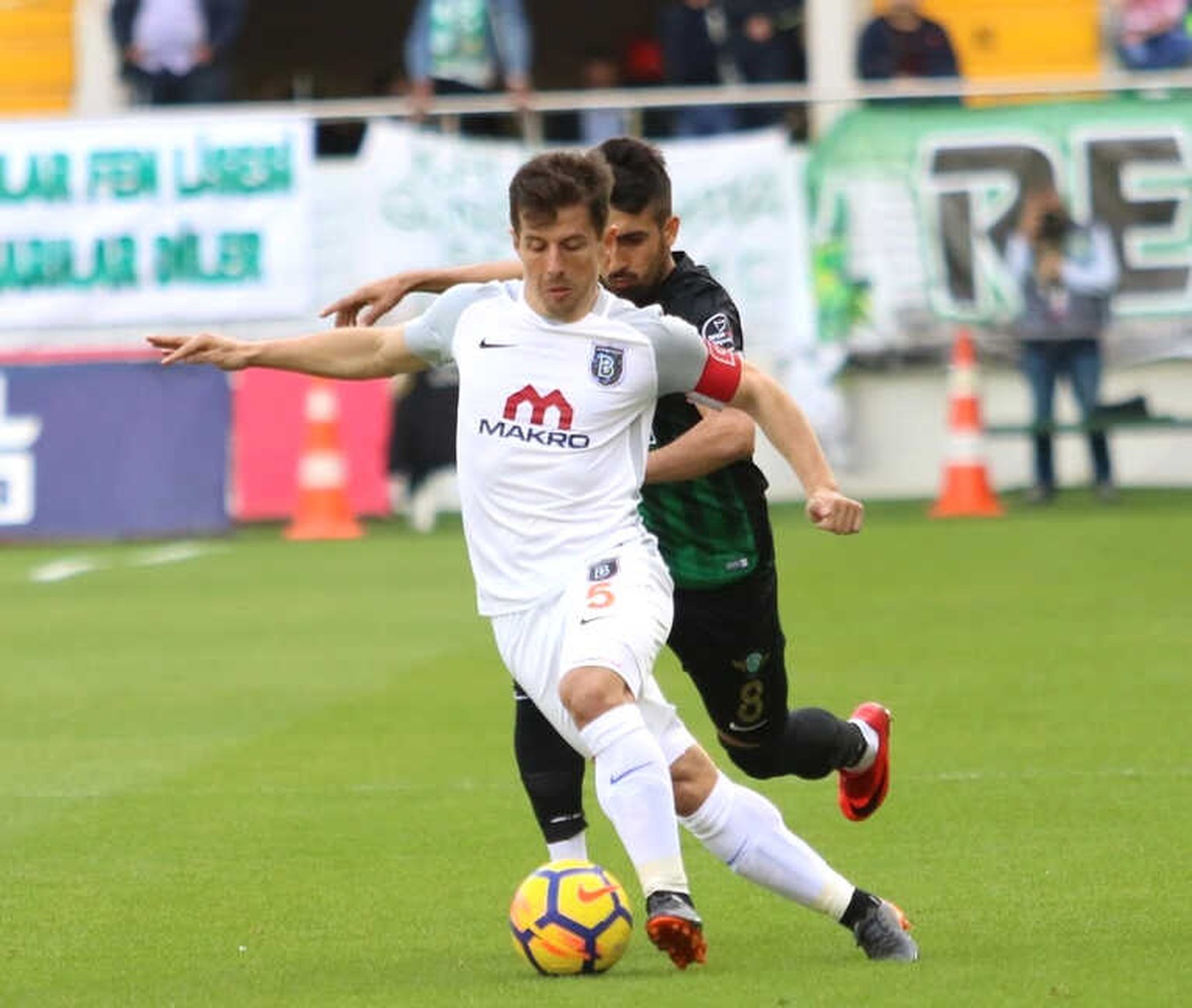 Spor Toto Süper Lig: T.m. Akhisarspor: 1 - M. Başakşehir: 0 (İlk Yarı)