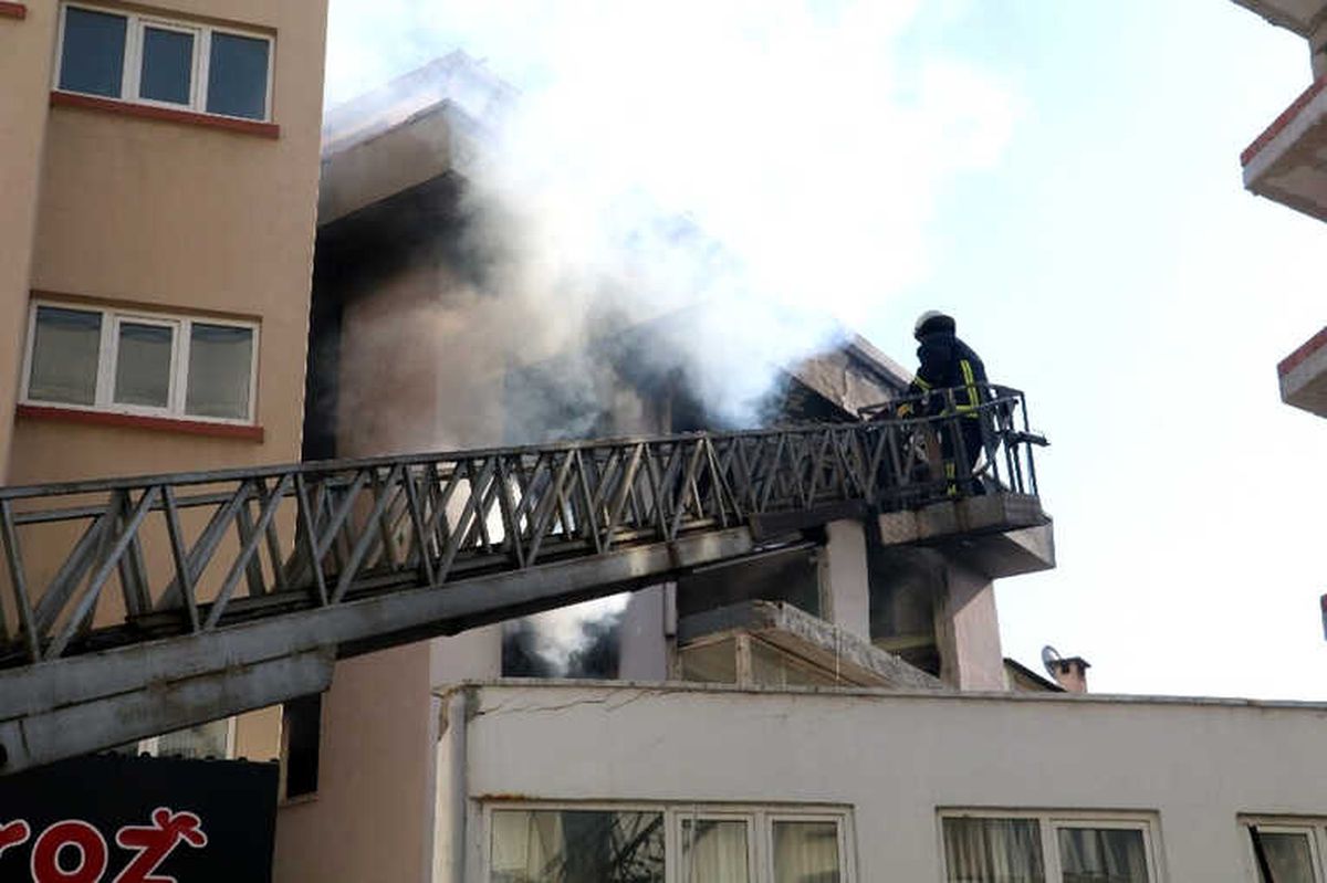 Valilik Yakınında Korkutan Yangın