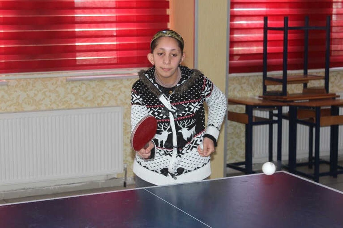 Ağrı\'da Zihinsel Engelli Öğrenciler Masa Tenisi ile Hayata Tutunuyor
