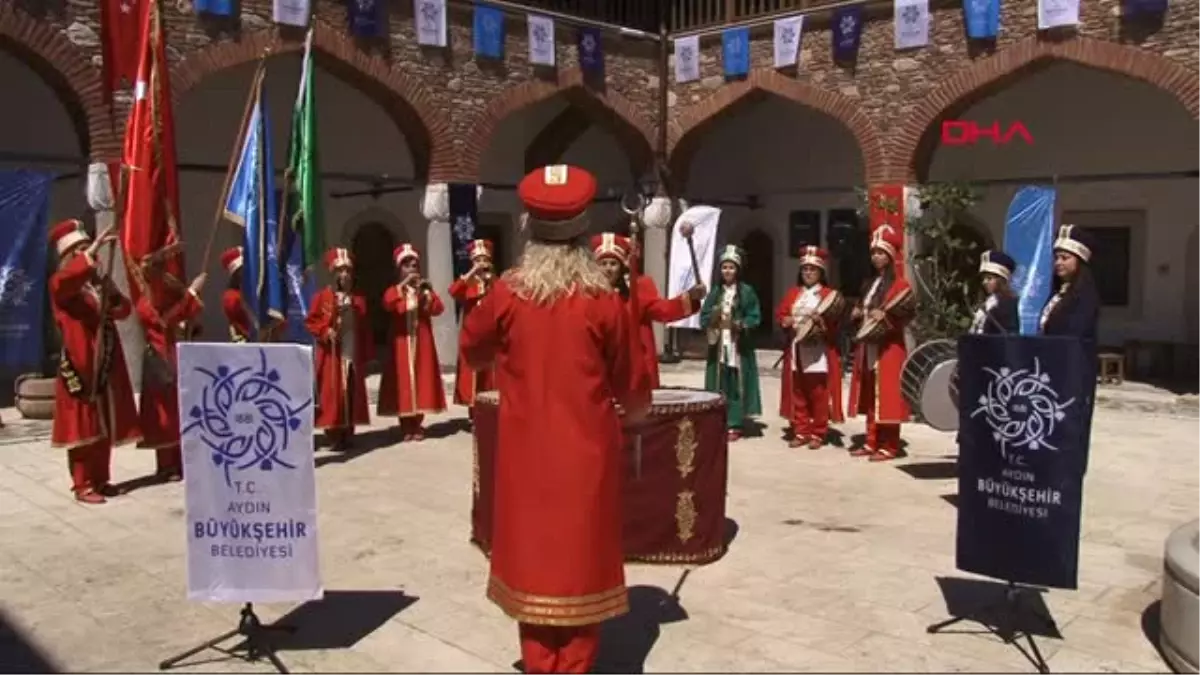 Aydın\'da Mehteri de Kadın Çalıyor Ambulansı da Kadın Sürüyor