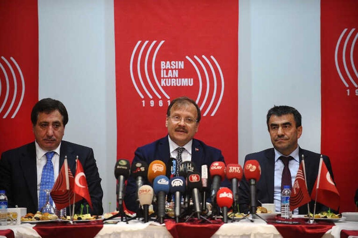 Başbakan Yardımcısı Hakan Çavuşoğlu: "15 Temmuz\'da Ülke İşgal Edilmeye Çalışıldı"