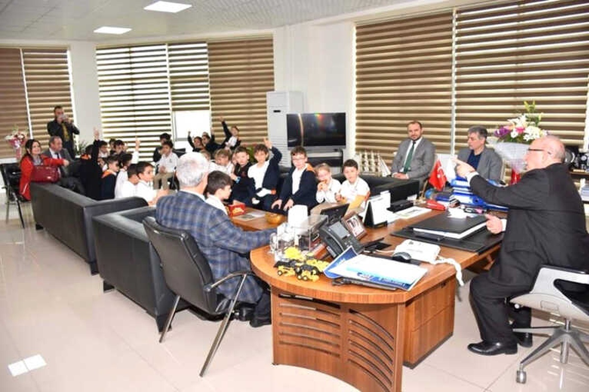 Başkan Albayrak Minik Öğrencileri Ağırladı