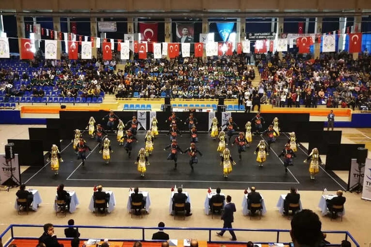 Bayraklı\'nın Gençleri Şampiyonluğu Bırakmadı