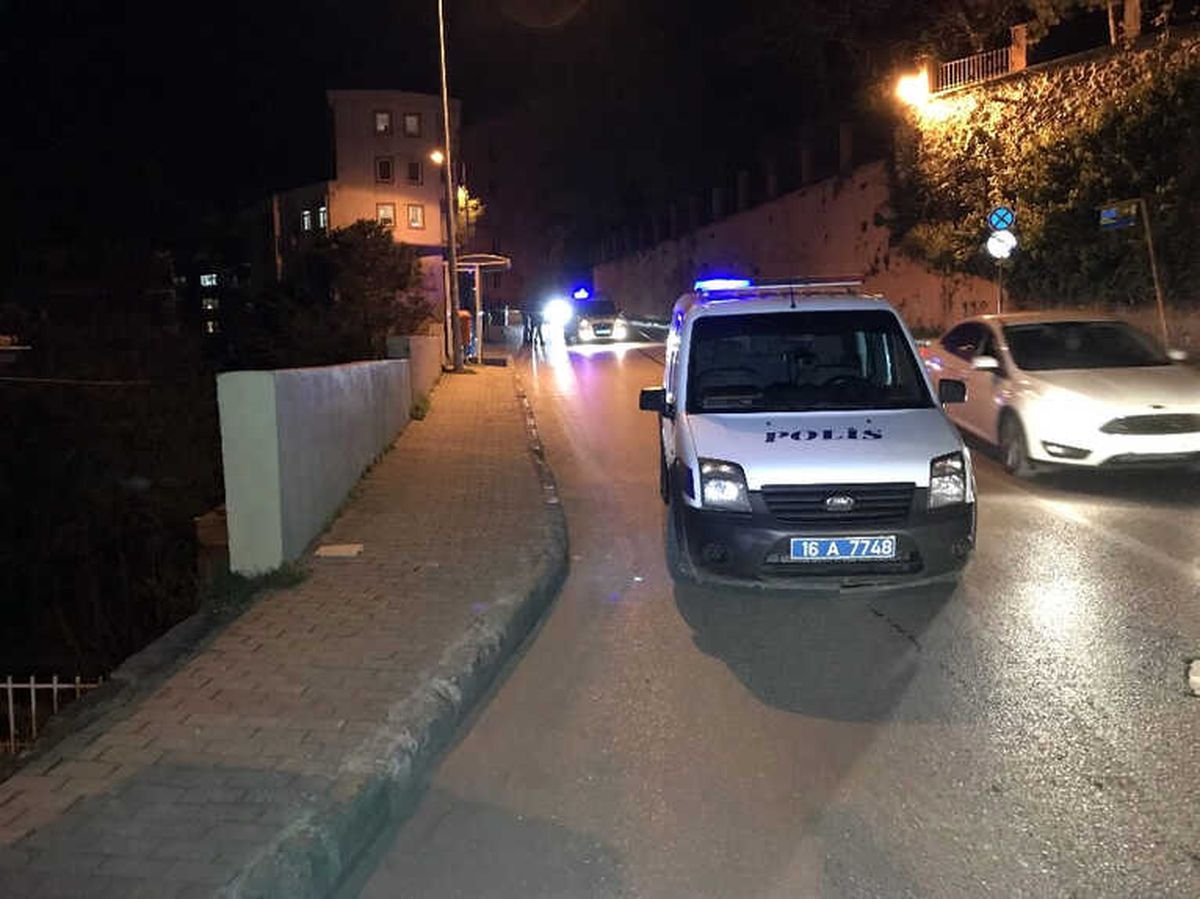 Bursa\'da Otobüs Durağındaki Şüpheli Çanta Polisi Alarma Geçirdi