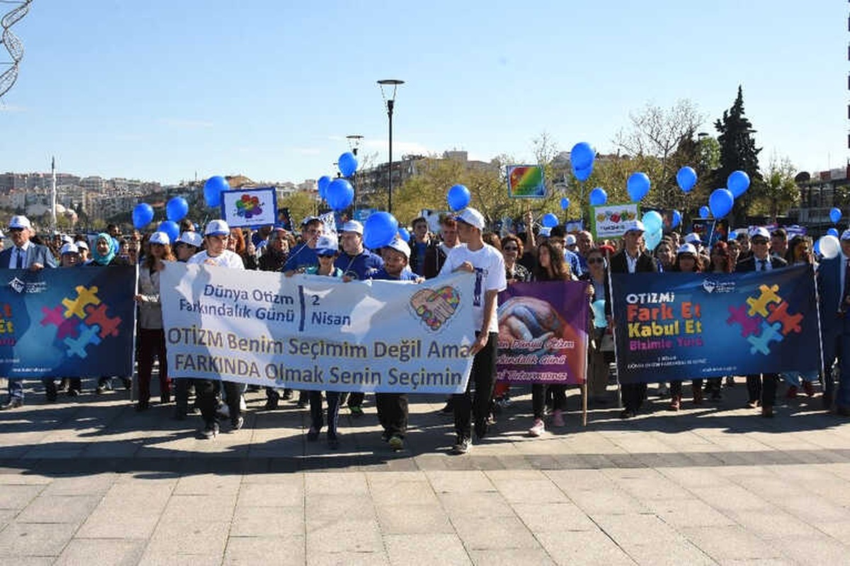 Çanakkale\'de Otizm Farkındalık Yürüyüşü