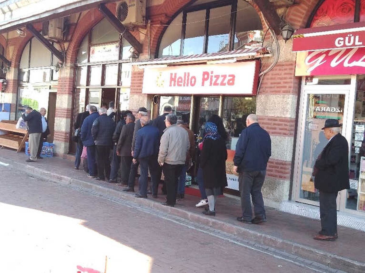 Cezaevi Satış Ofisinde Günlük Yumurta Kuyruğu