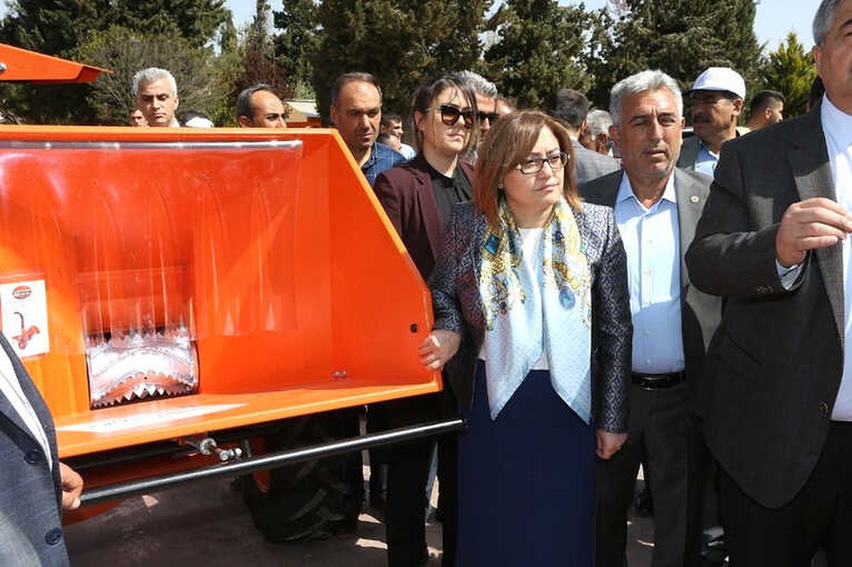 Çiftçilere Arı Kovanı ve Dal Öğütme Makinesi