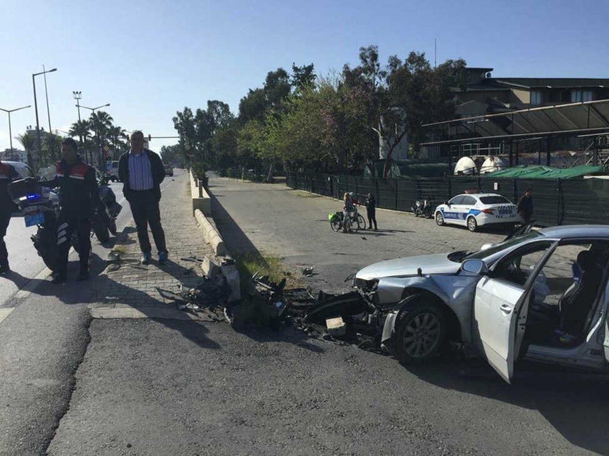 Dur\' İhtarına Uymayıp Kaçan Sürücü Kaza Yaptı