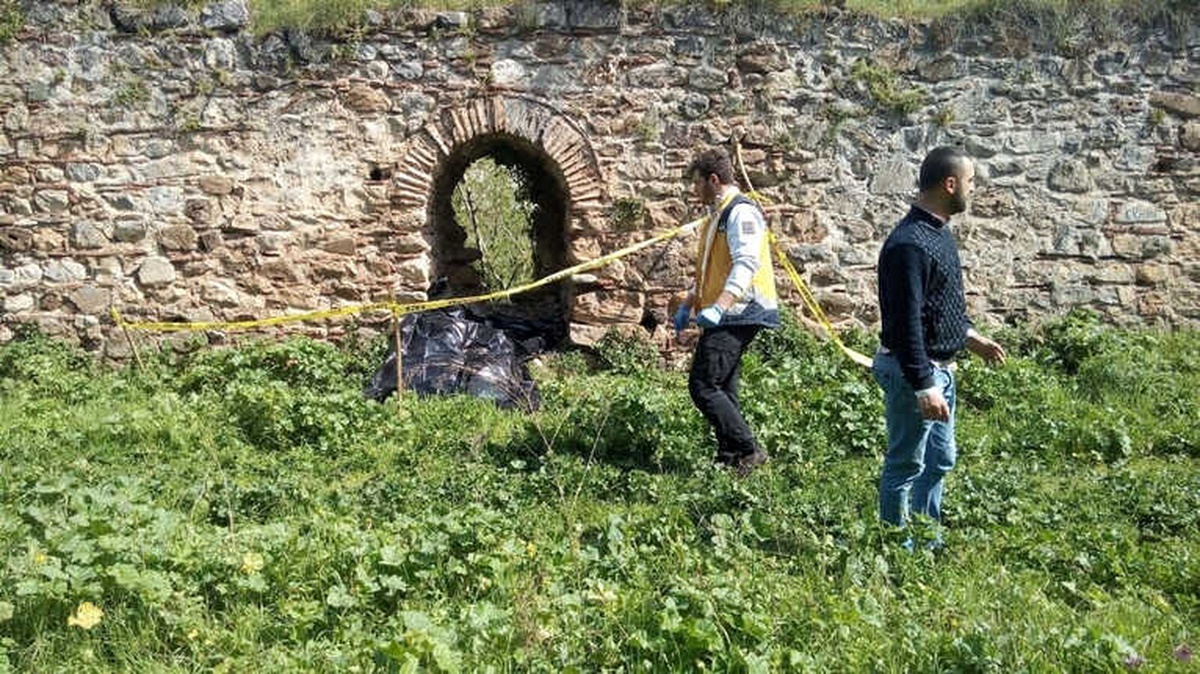 İznik\'te Tarihi Surlarda Erkek Cesedi Bulundu
