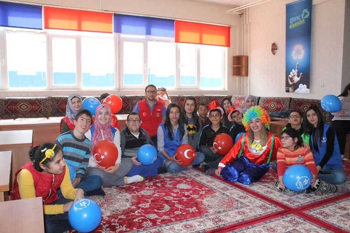 Kamanlı Gençlerden Otizm\'de Farkındalık Günü Etkinliği
