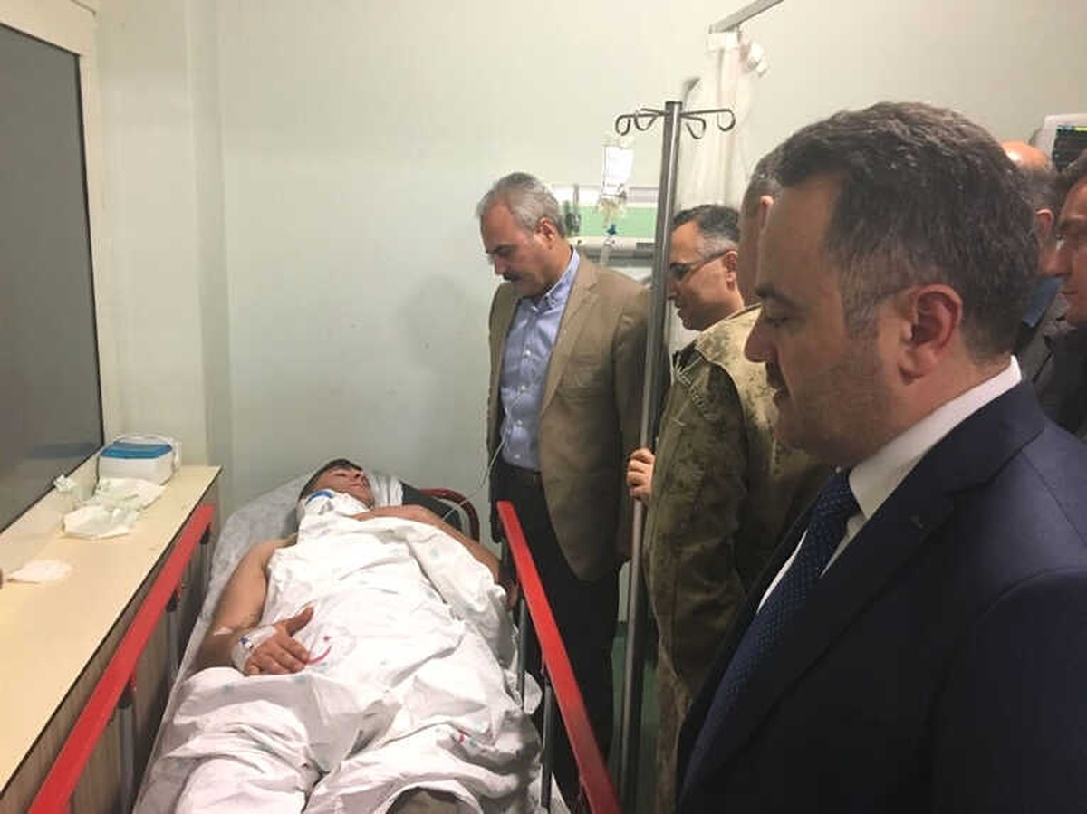 Karabük Valisi Uçuruma Yuvarlanan Cezaevi Aracındaki Yaralananları Ziyaret Etti