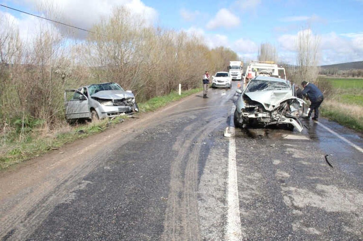 Kütahya Çavdarhisar\'da Trafik Kazası: 1 Ölü, 1 Yaralı