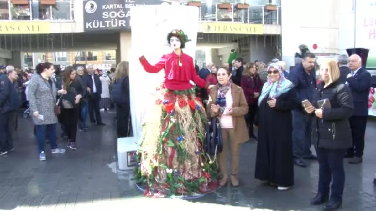 Lale Şenliğinde Binlerce Lale Dağıtıldı