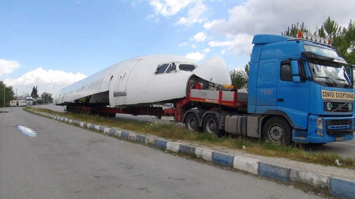 Manisa\'da Karayolundan Uçak Geçti