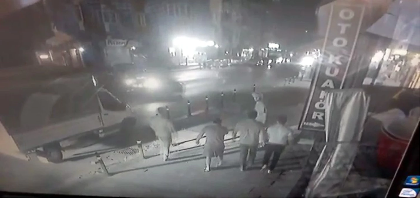 Mehmet Şanlı\'nın Sokakta Dövüldüğü Anlar Kamerada