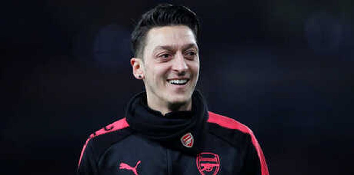 Mesut Özil Polisi Trolledi