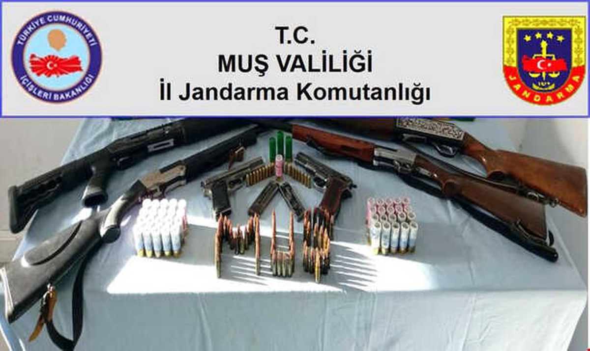 Muş\'ta 10 Adreste Yapılan Aramalarda Silah ve Mühimmat Ele Geçirildi