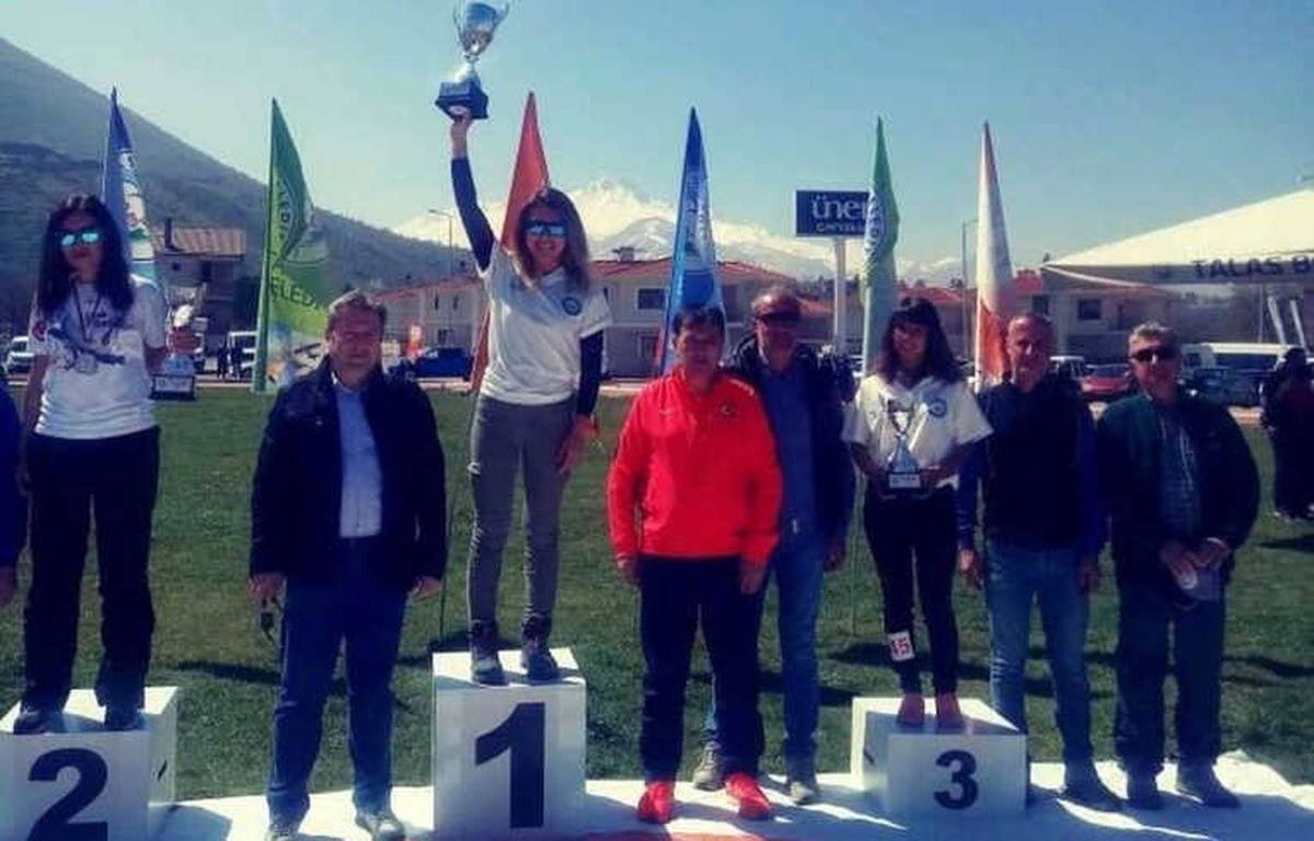 Nilüferli Kadın Paraşütçüler Zirvede