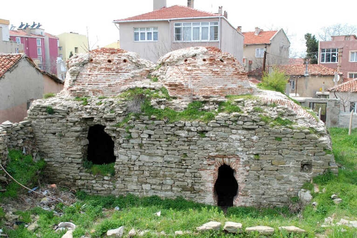 Osmanlı Eseri İki Tarihi Hamam Restore Edilmeyi Bekliyor