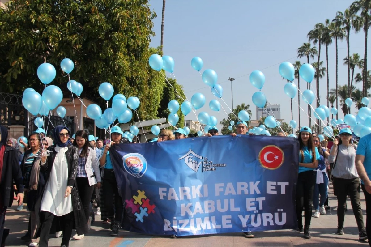 Otizmli Çocuklar İçin "Mavi Balonlu" Yürüyüş