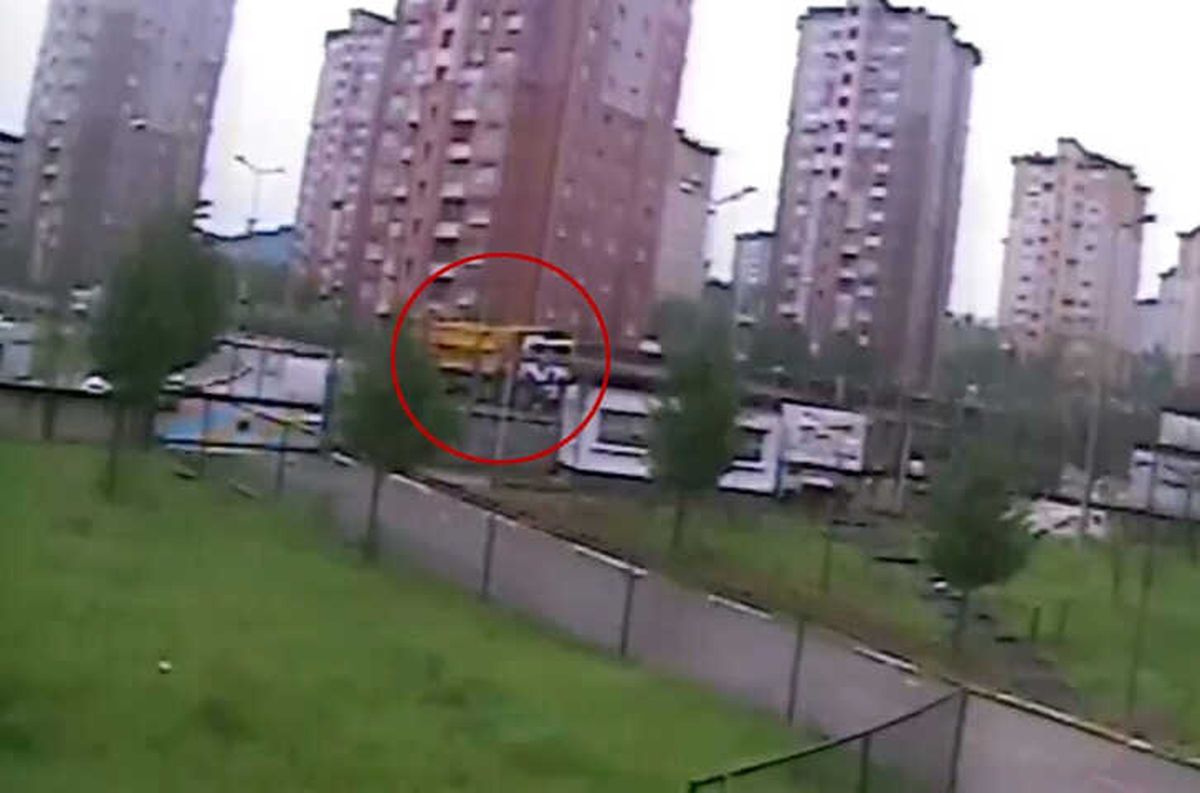Pendik\'te Hafriyat Kamyonundan Dökülen Molozlar, Kazaya Davetiye Çıkardı