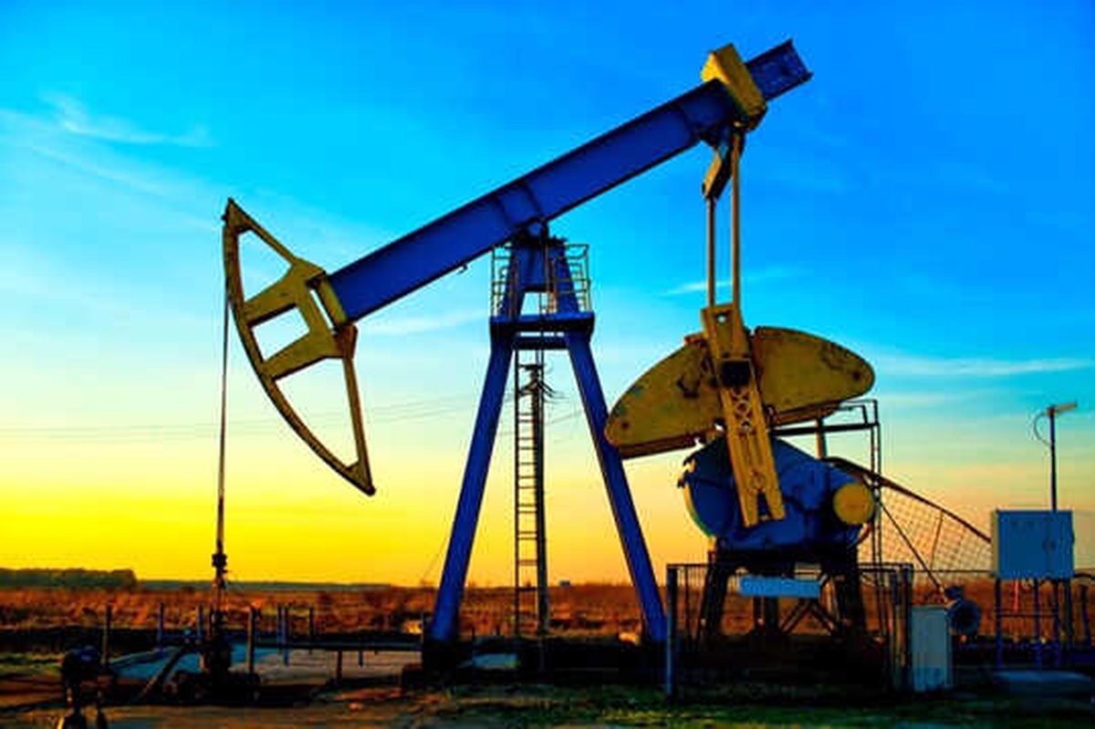 Petrol Fiyatları 70 Dolar Sınırında Açıldı