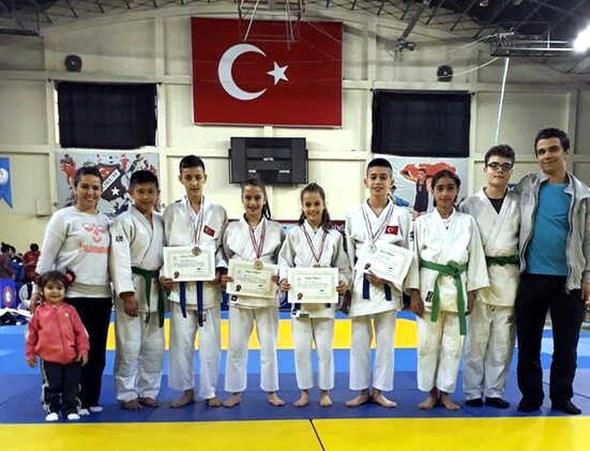 Salihlili Judocular Çorum\'dan Madalyalarla Döndü