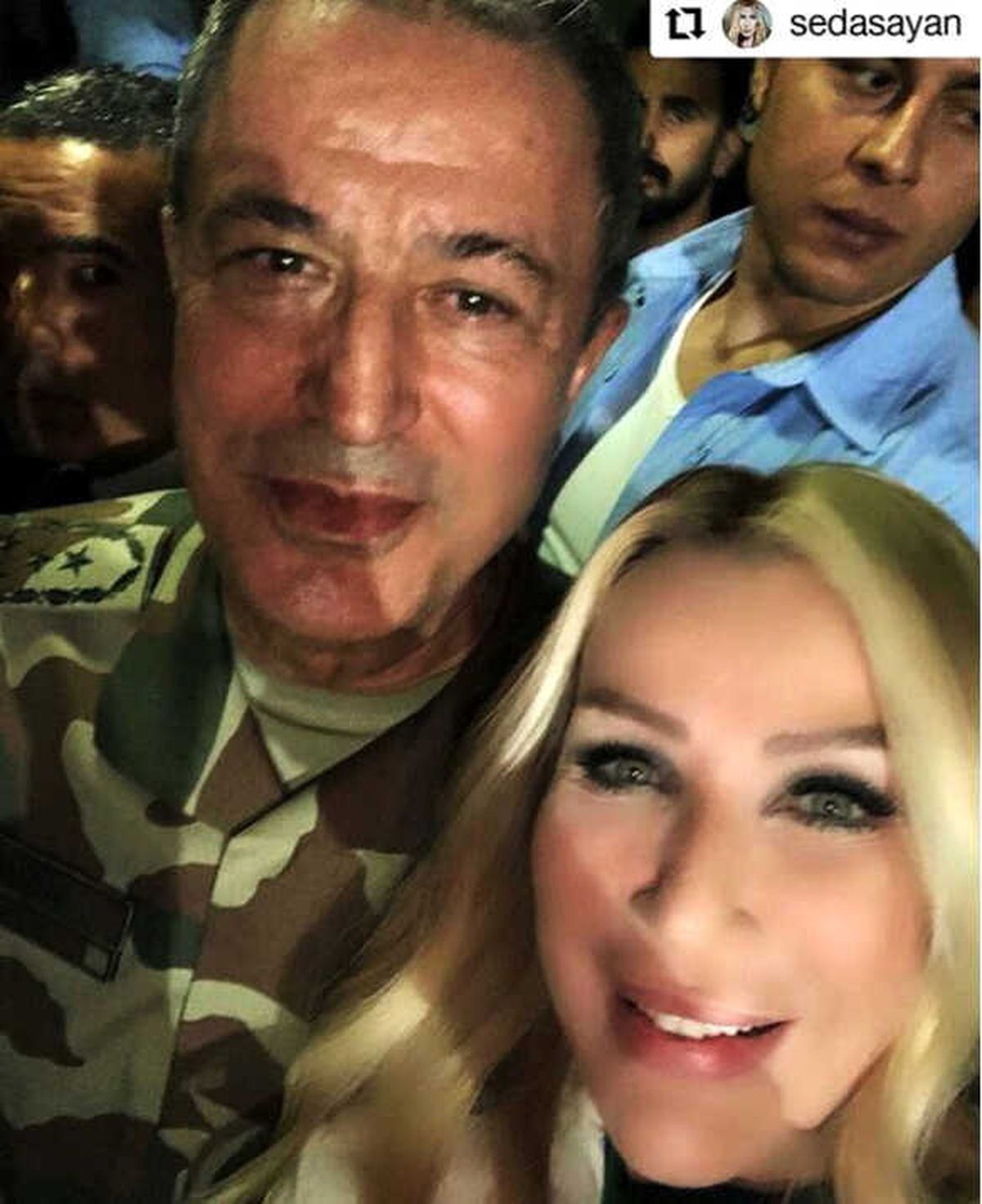 Seda Sayan\'dan Genelkurmay Başkanı Akar\'la Sefie