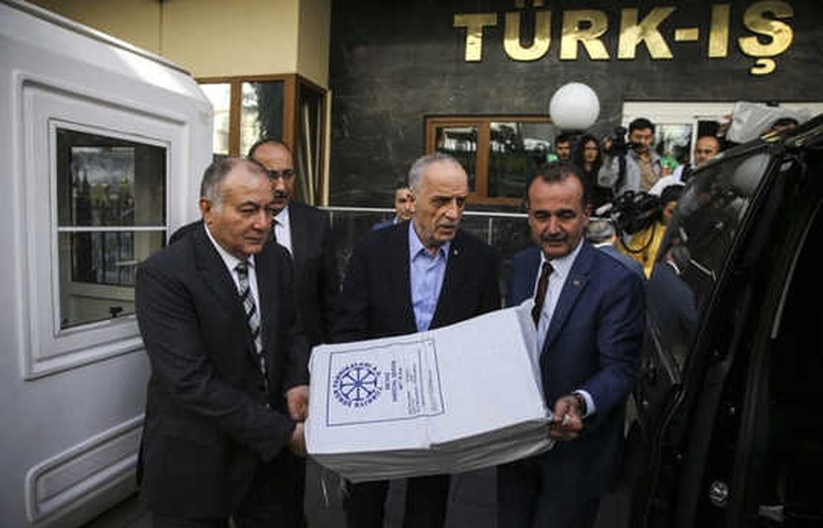 Şeker Fabrikaları İçin Toplanan İmzalar Başbakanlık\'a Gönderildi