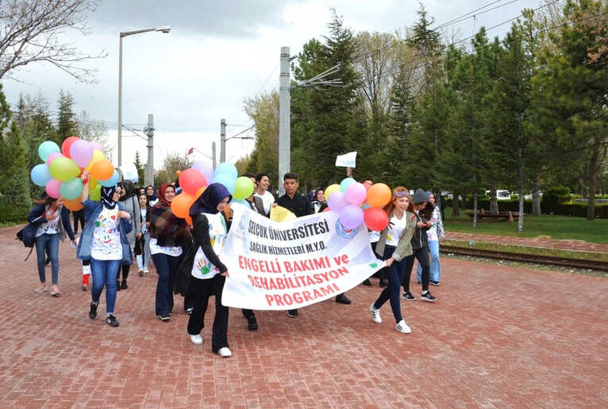 Selçuk\'ta \'Otizm Farkındalığı\' Yürüyüşü
