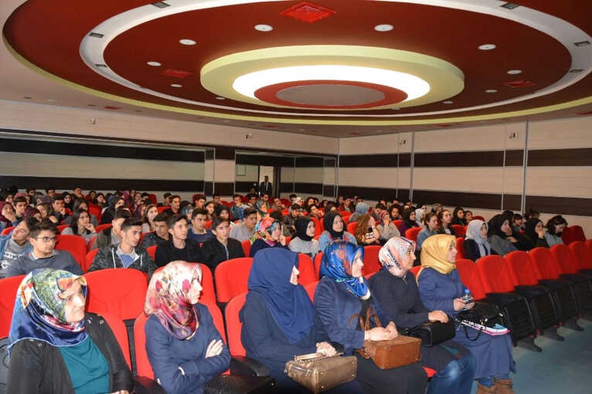 Suşehri\'nde \'Rol Modellerimiz\' Adlı Konferans