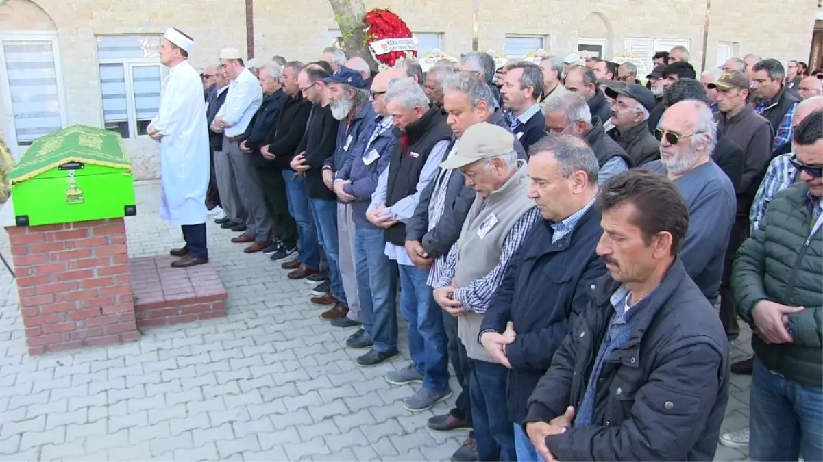 Ünlü Şair Vasiyeti Üzerine Bodrum\'da Toprağa Verildi