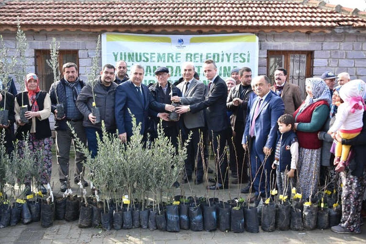 Yunusemre\'den Üreticiye 27 Bin Fidan