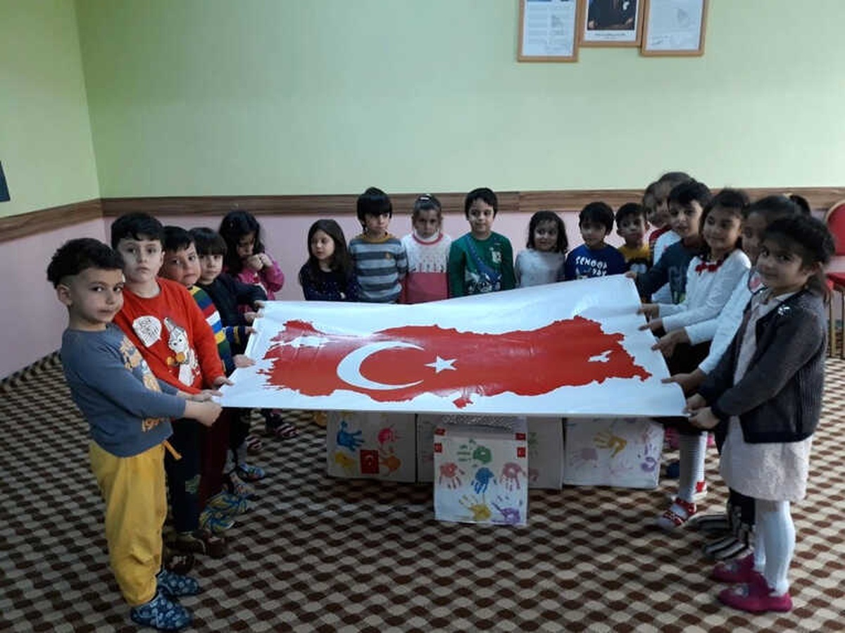 Ağrı\'da Anaokulu Öğrencileri Mehmetçiğe Mektup ve Hediyeler Gönderdi